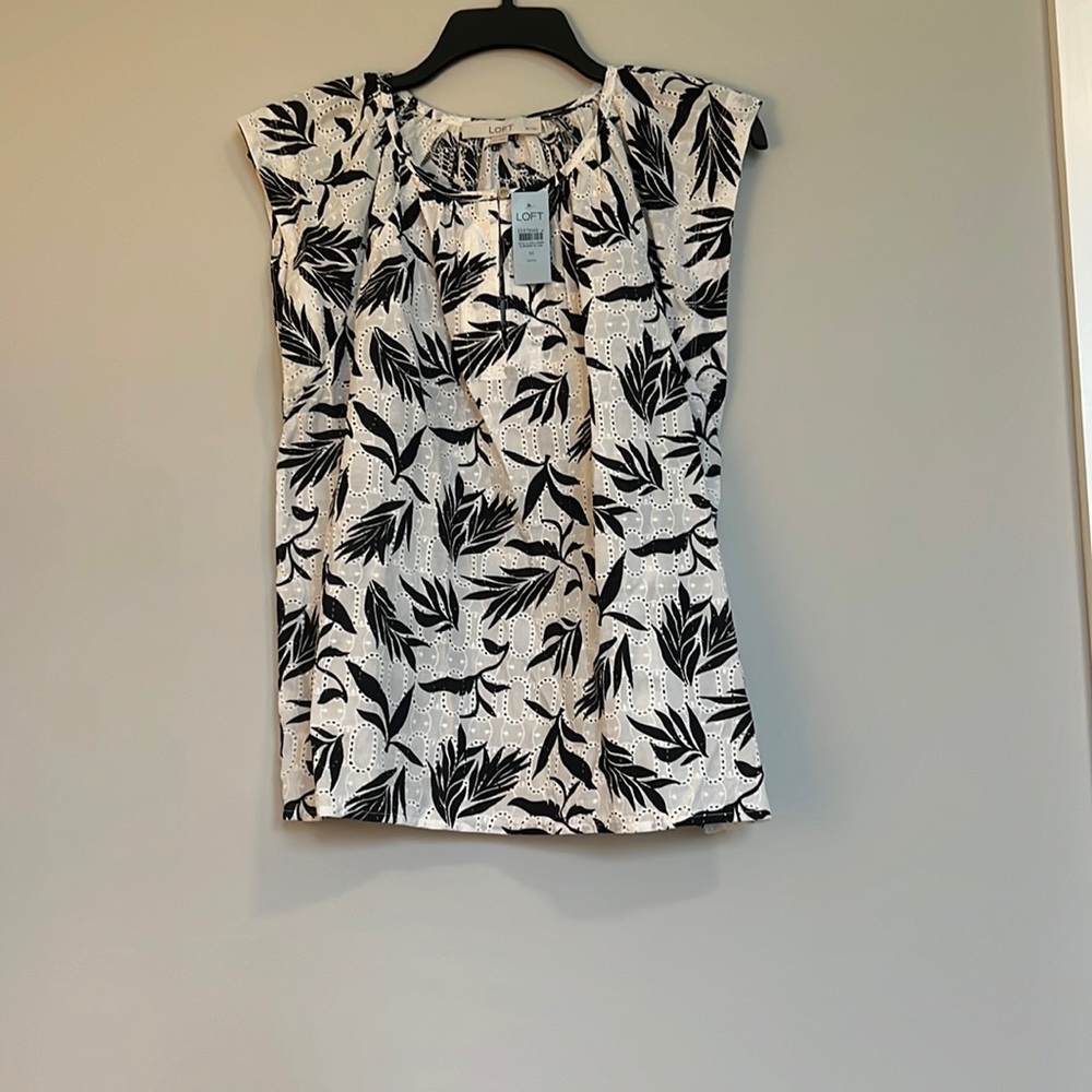 FLORAL PRINT SLEEVELESS TOP
